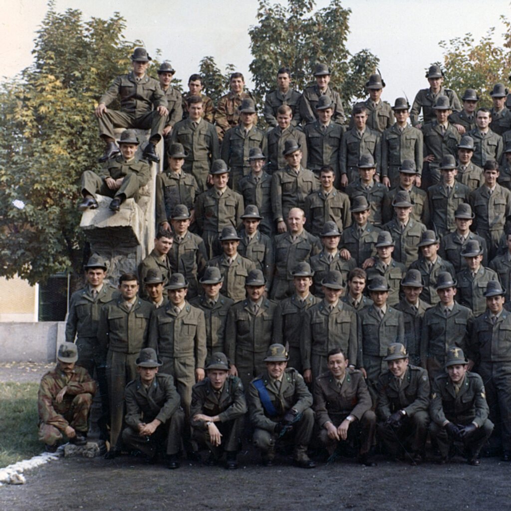 Group_portrait_Family_Agazzi_archive